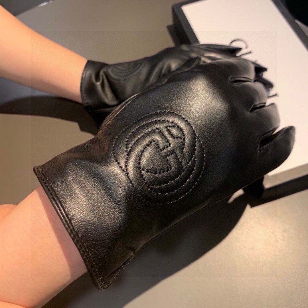 14B16SDE Stylish sheepskin gloves