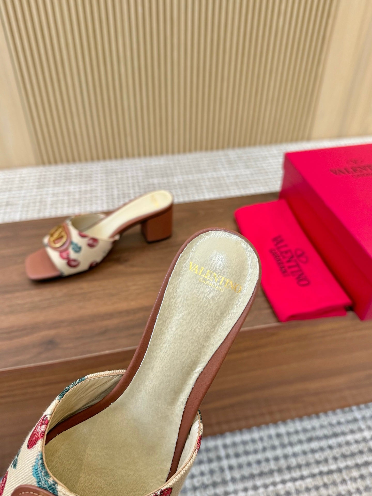 255QVL32ZDE Stylish leather shoes