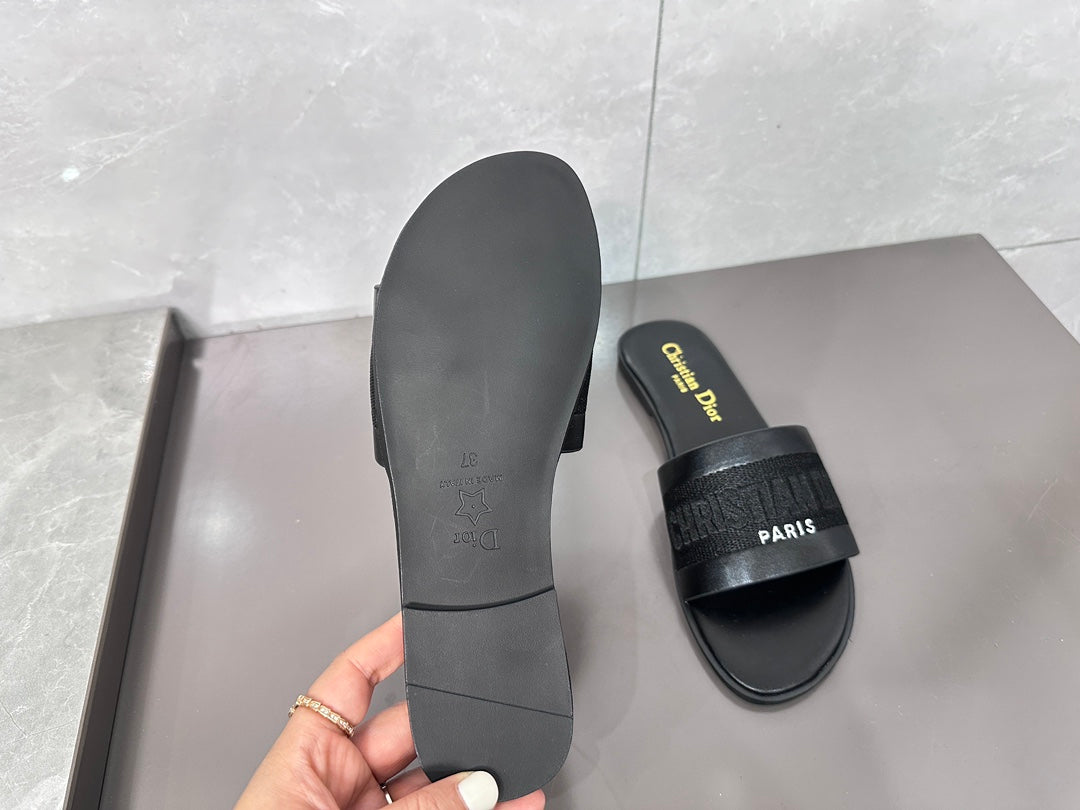 14D32ZDE Stylish slippers