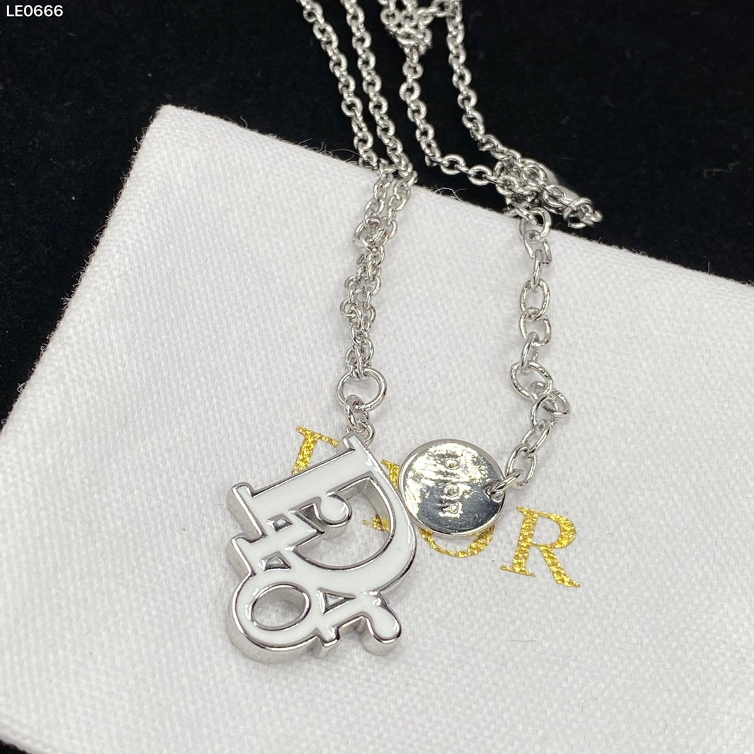 1YD179XDE Stylish Necklaces
