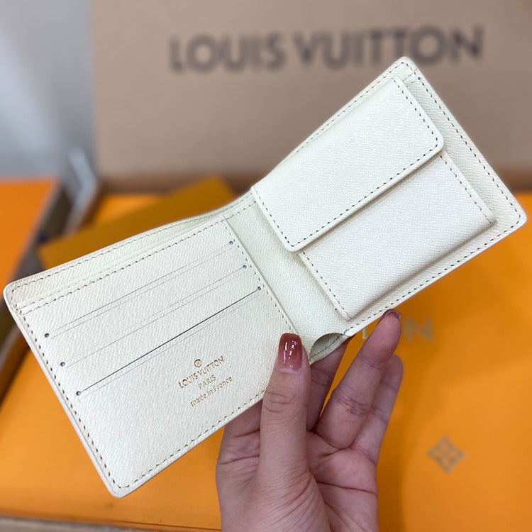 3E06BDE Stylish leather wallets