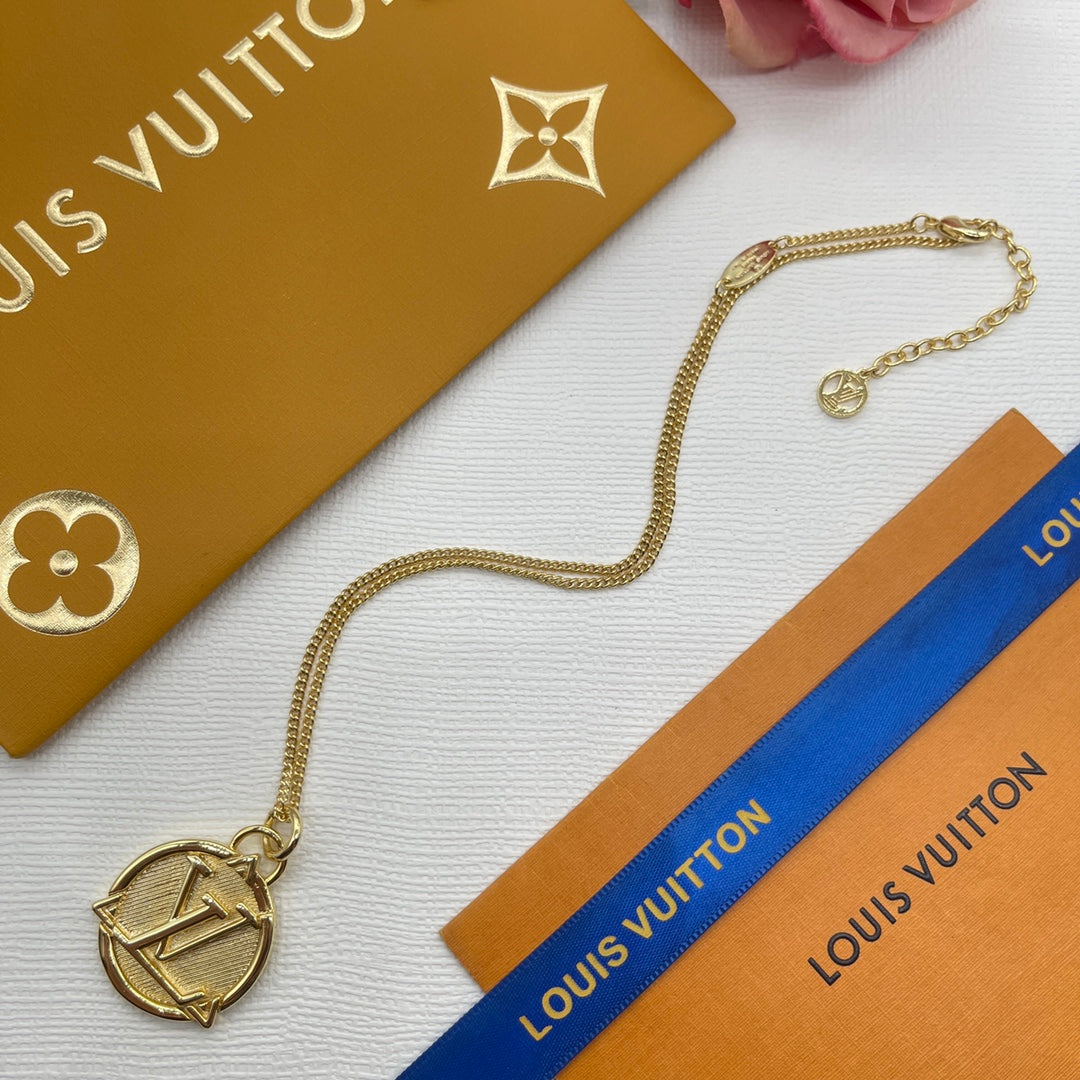 1YE246XDE Stylish Necklaces
