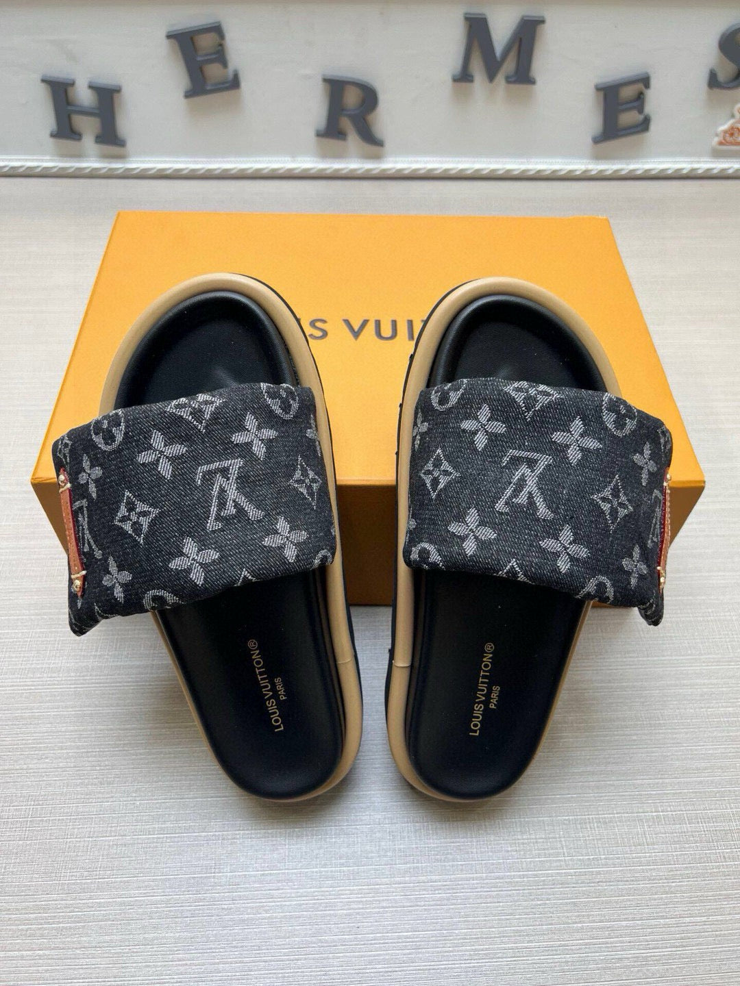 5QE8ZDE Stylish Slippers