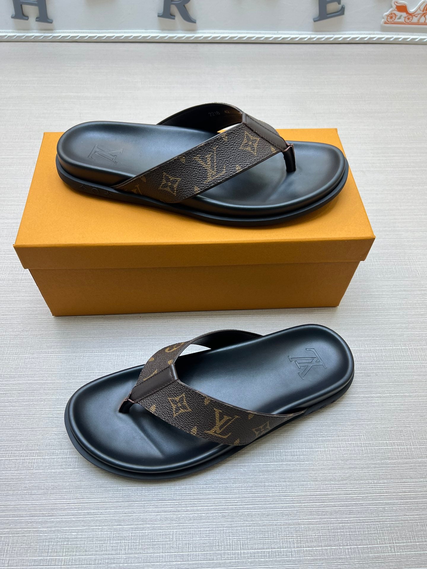 54E57ZDE Stylish slippers