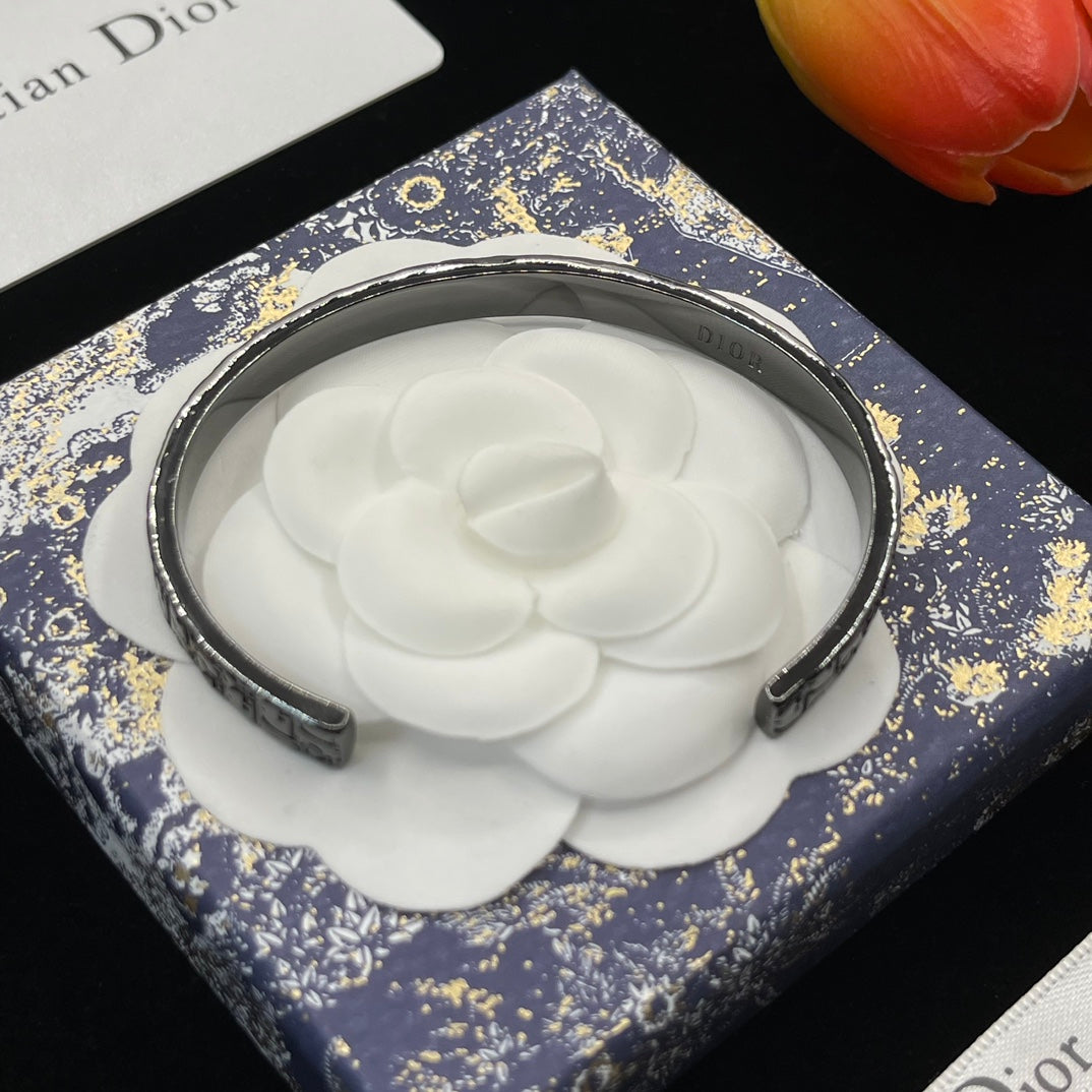 14D672KDE Stylish Bracelets