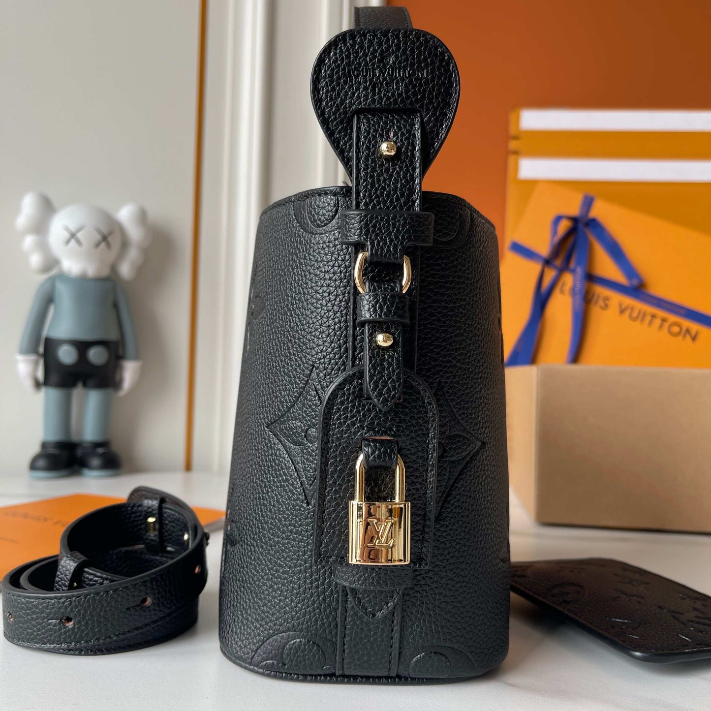 155NE78BDE Stylish leather bag