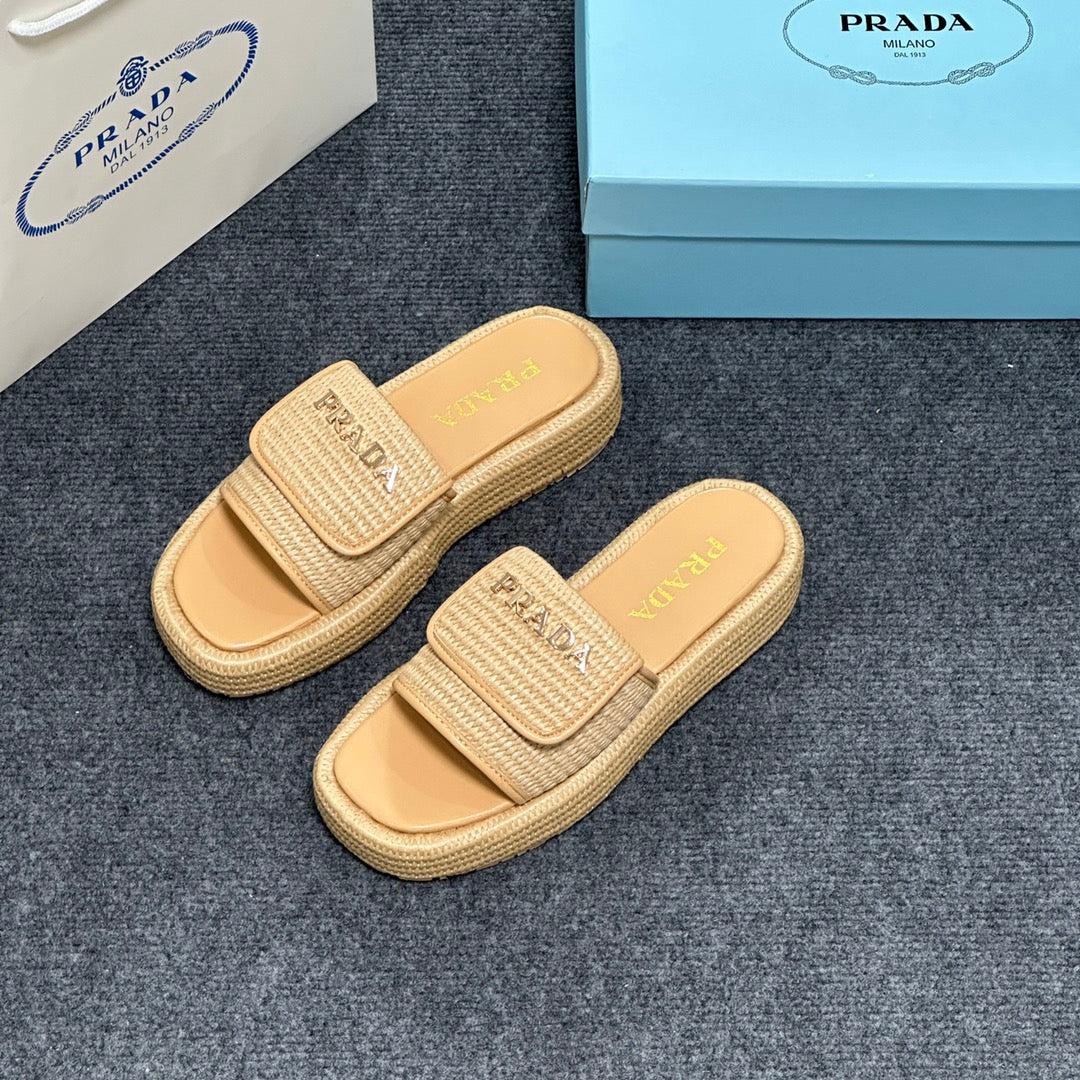 14PD24ZDE Stylish slippers