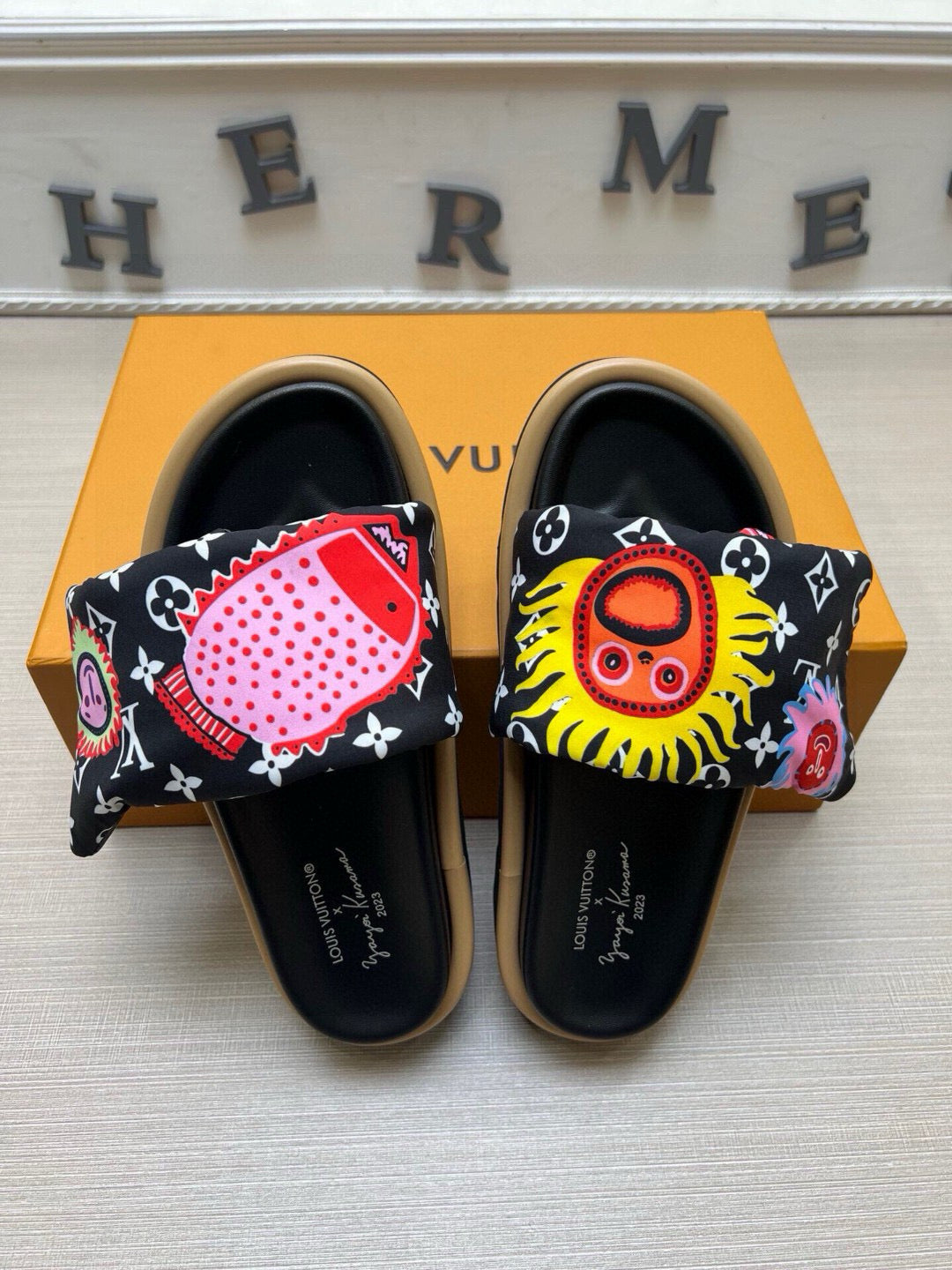 5QE11ZDE Stylish Slippers