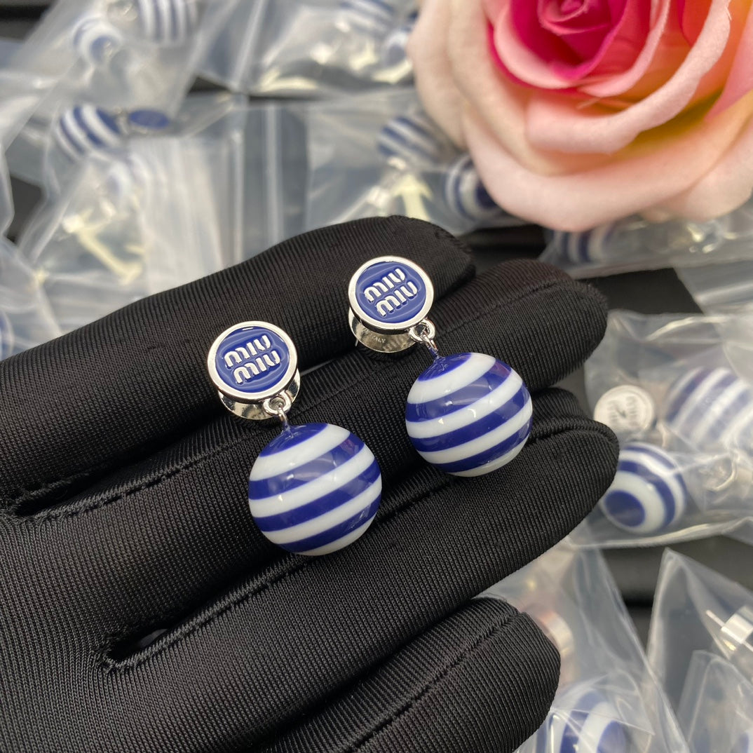 14A993EDE Stylish Earrings