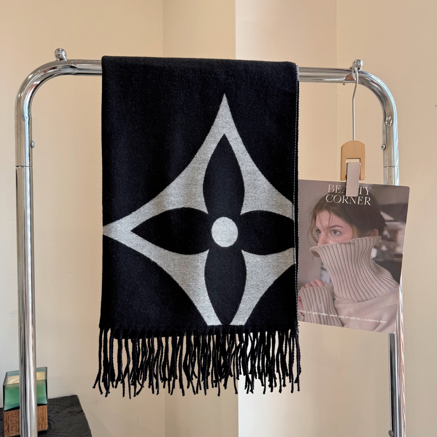 185ZE66WDE Stylish Winter Scarves