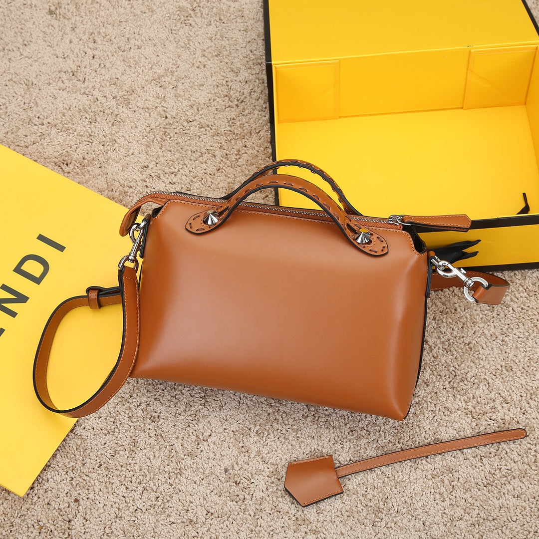 5F41BDE Stylish leather bag