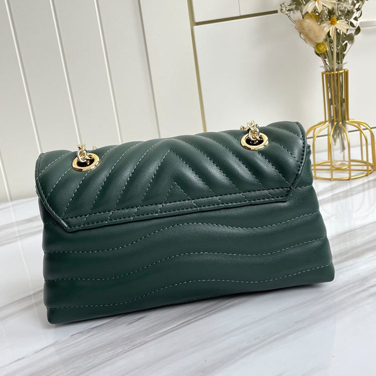 AE028BDE Stylish leather bag