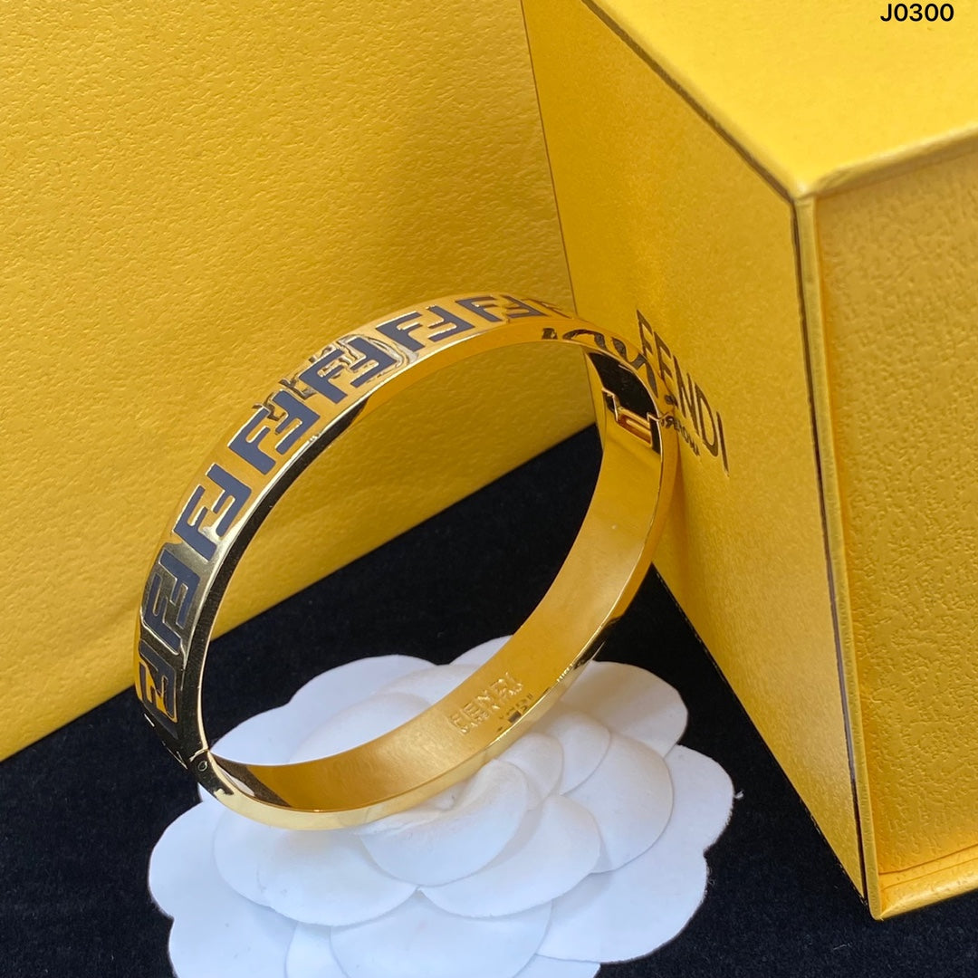 1YF83KDE Stylish Bracelets