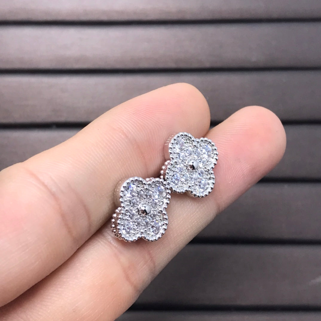 5XVA195EDE Stylish Earrings