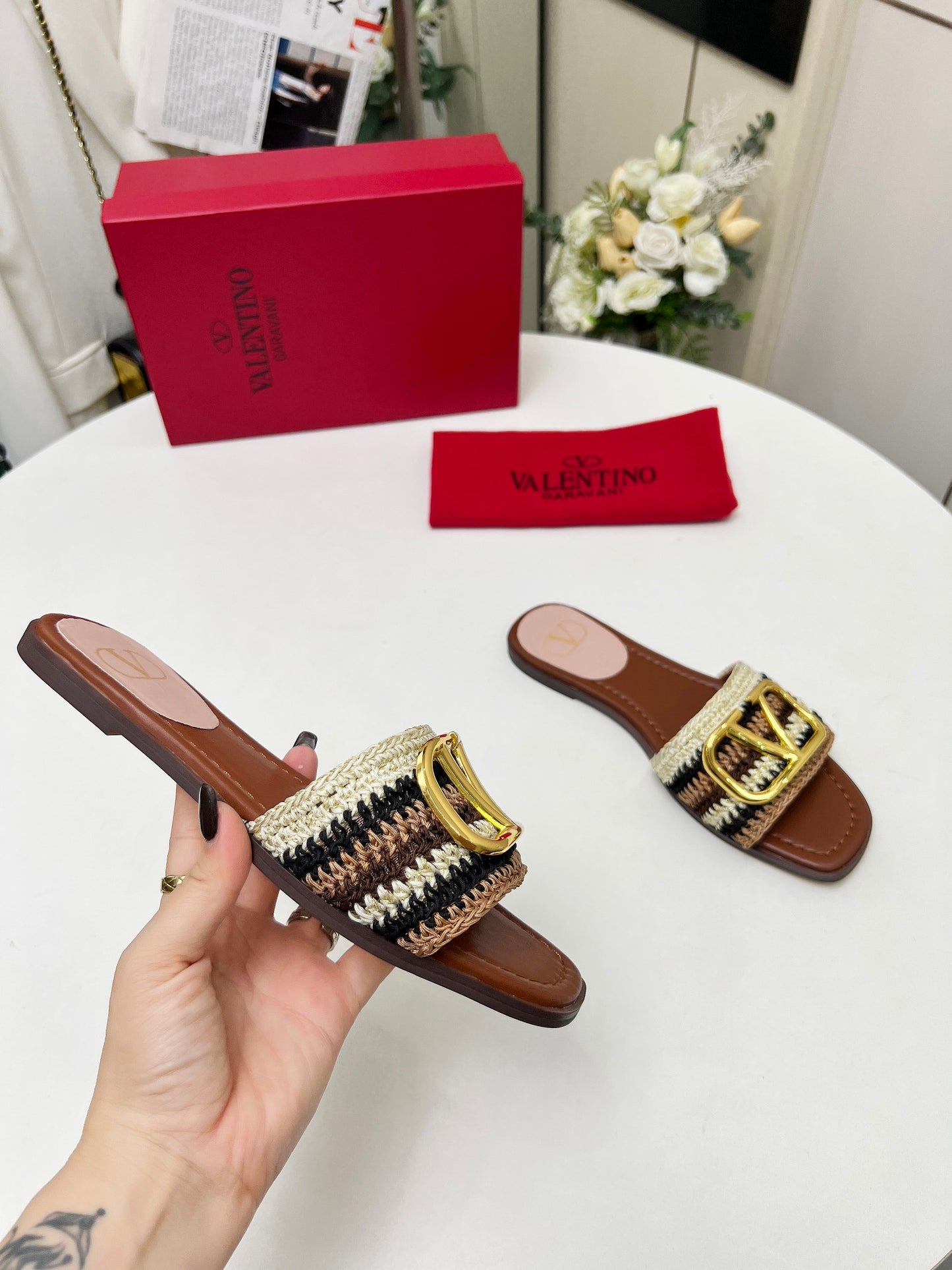 255QVL31ZDE Stylish leather Slippers