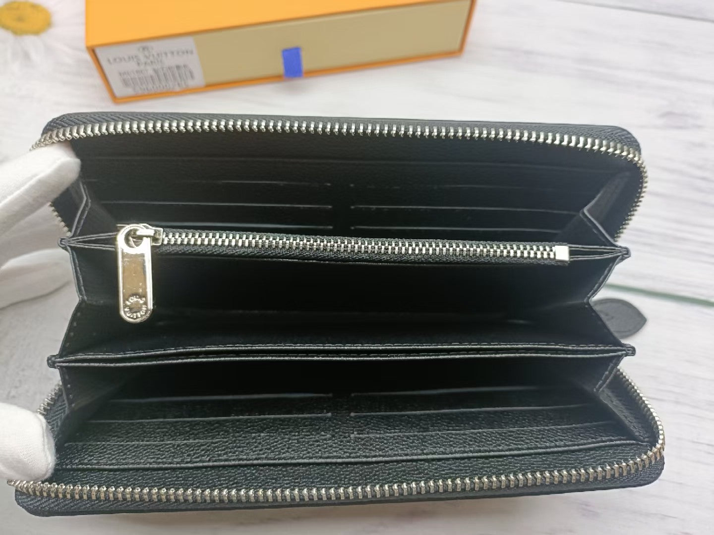 1XE102BDE Stylish leather wallets
