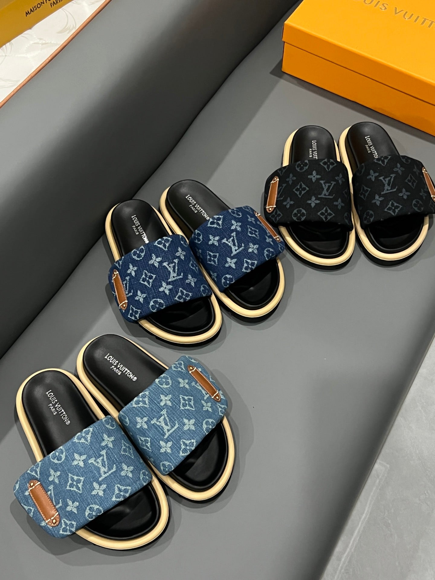 14E73ZDE Stylish Slippers