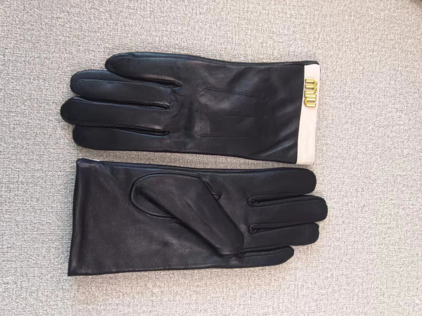 24A106SDE Stylish gloves