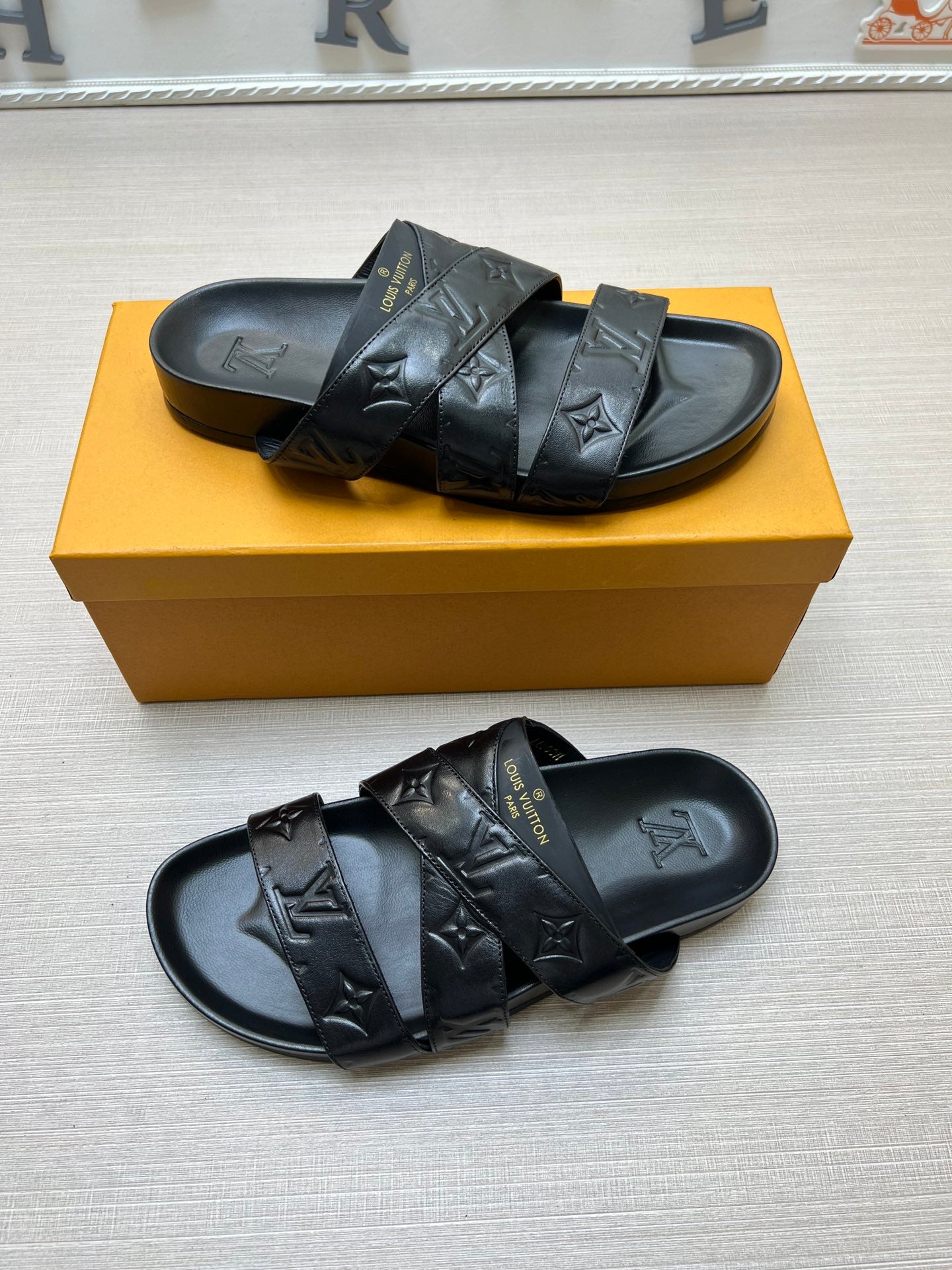 54E89ZDE Stylish slippers