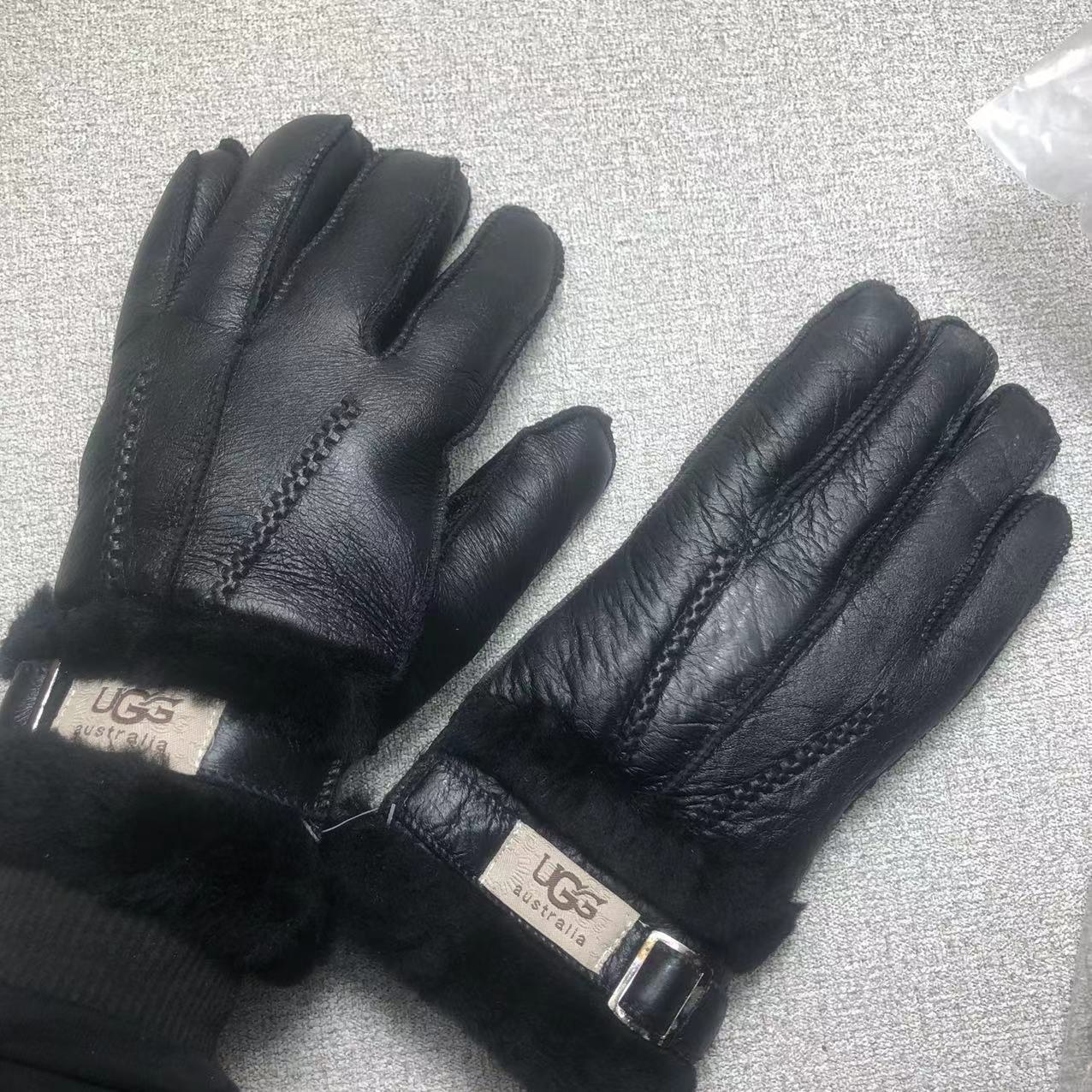 24A77SDE Stylish gloves