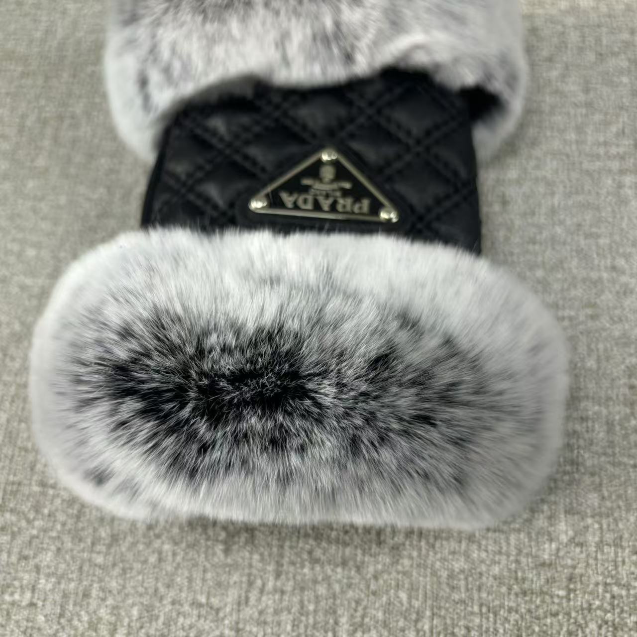 24PD103SDE Stylish gloves