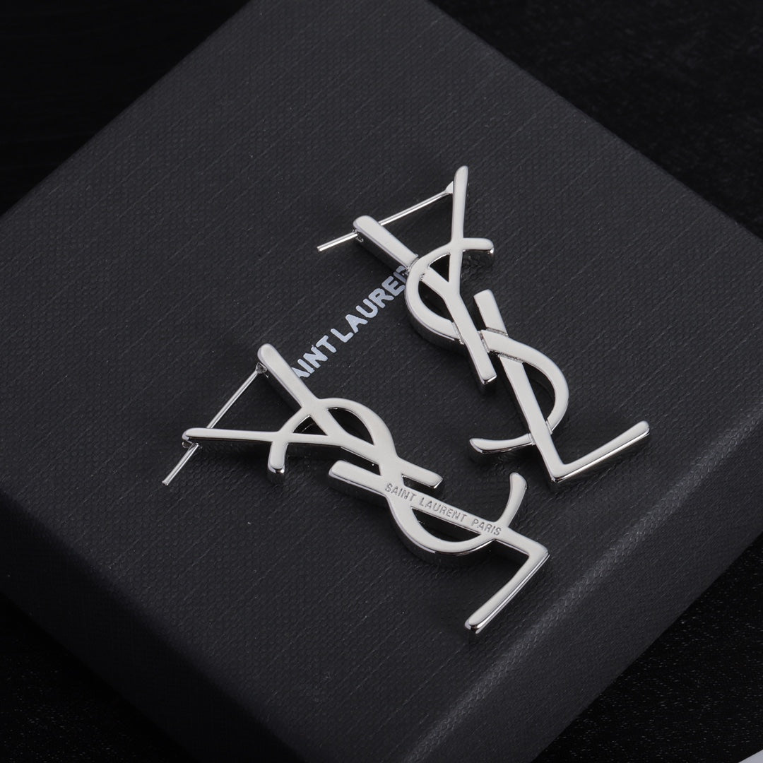 1XSL2EDE Stylish Earrings