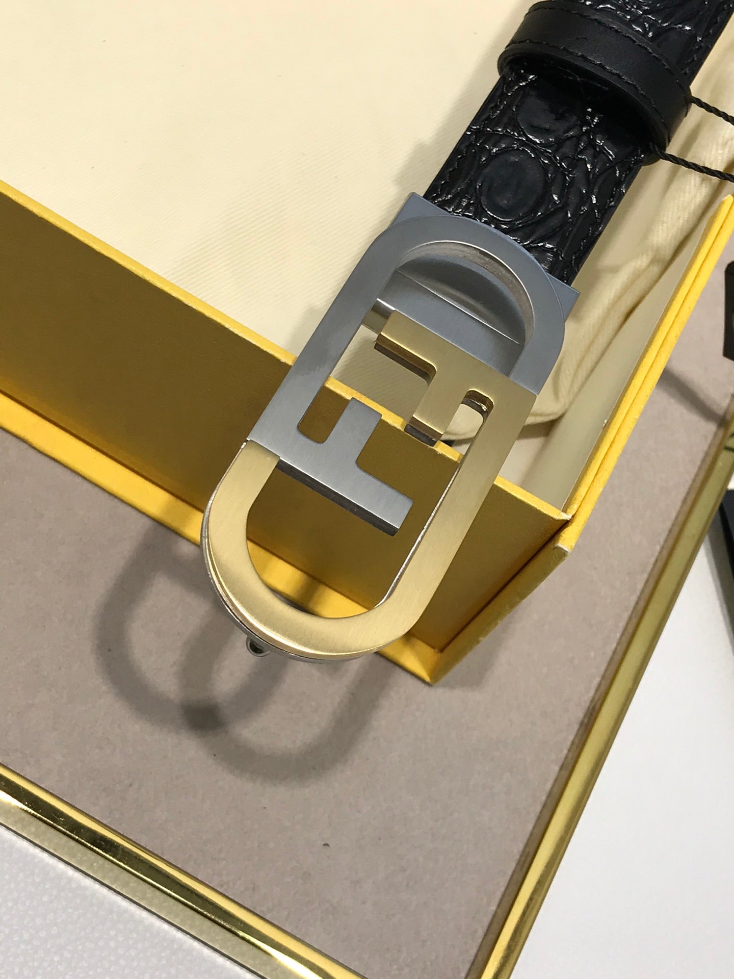 14F91PDE Stylish High quality belt With full package
