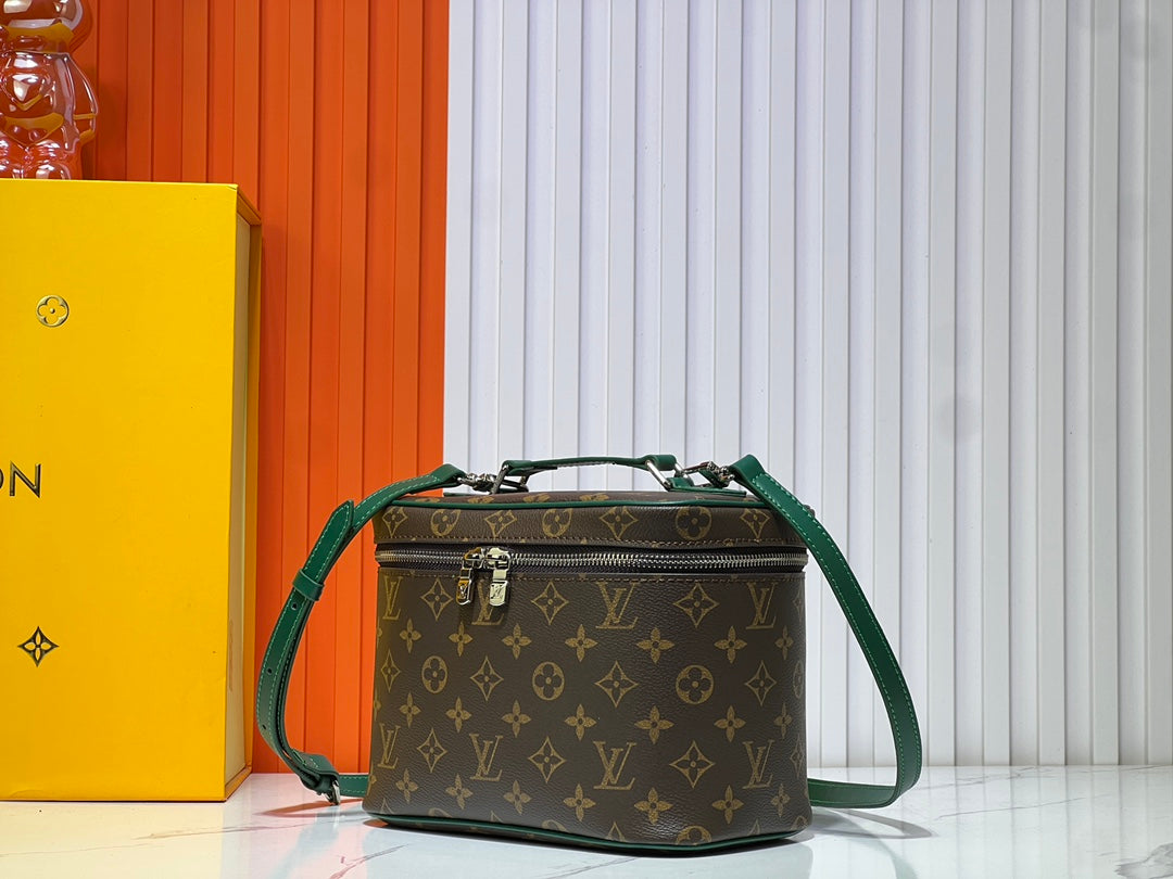15XE10BDE Stylish leather bag