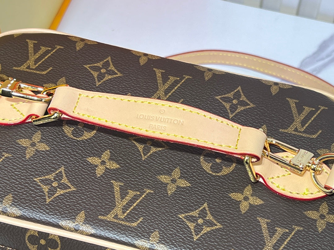 15XE10BDE Stylish leather bag