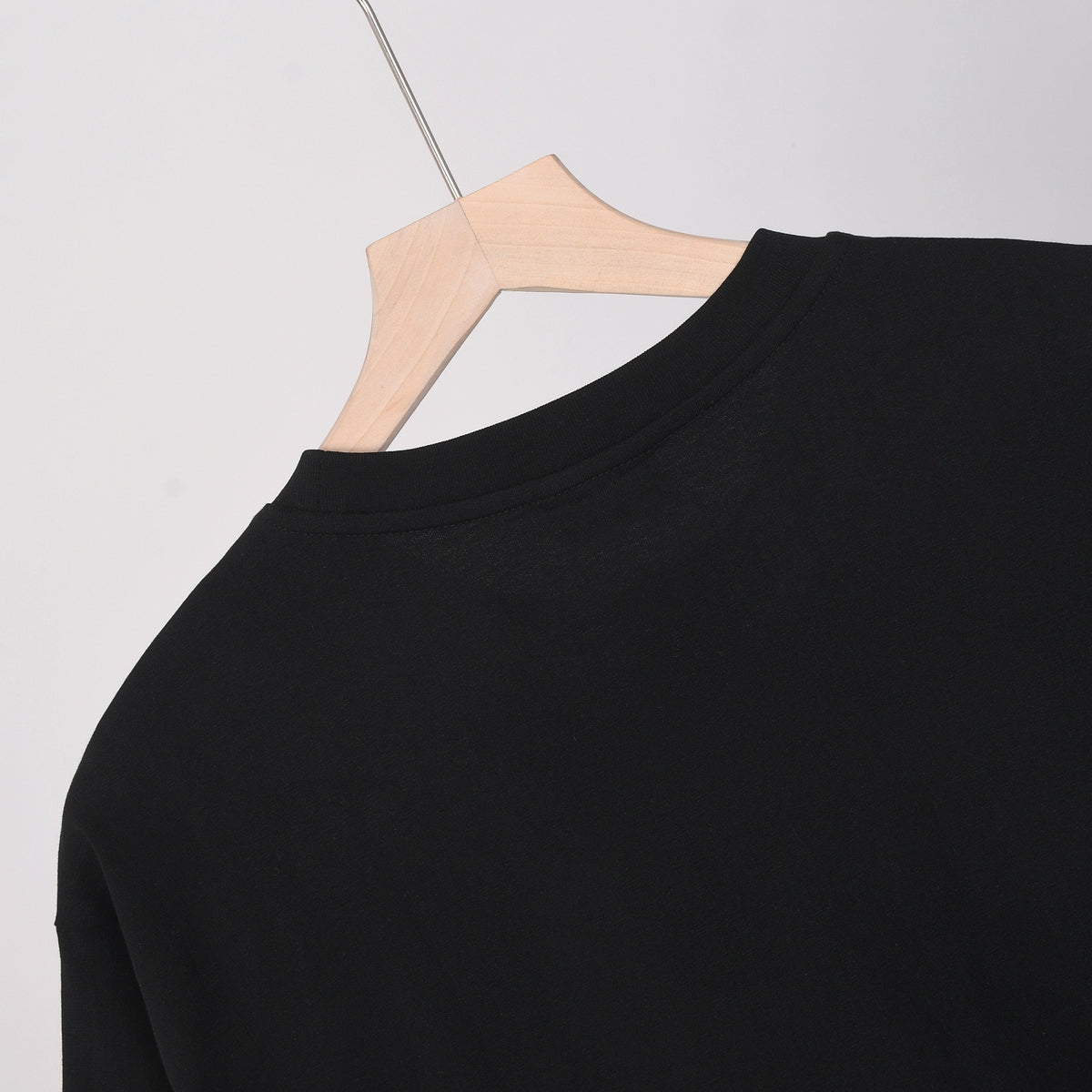 125WJ43UDE Stylish T-shirts