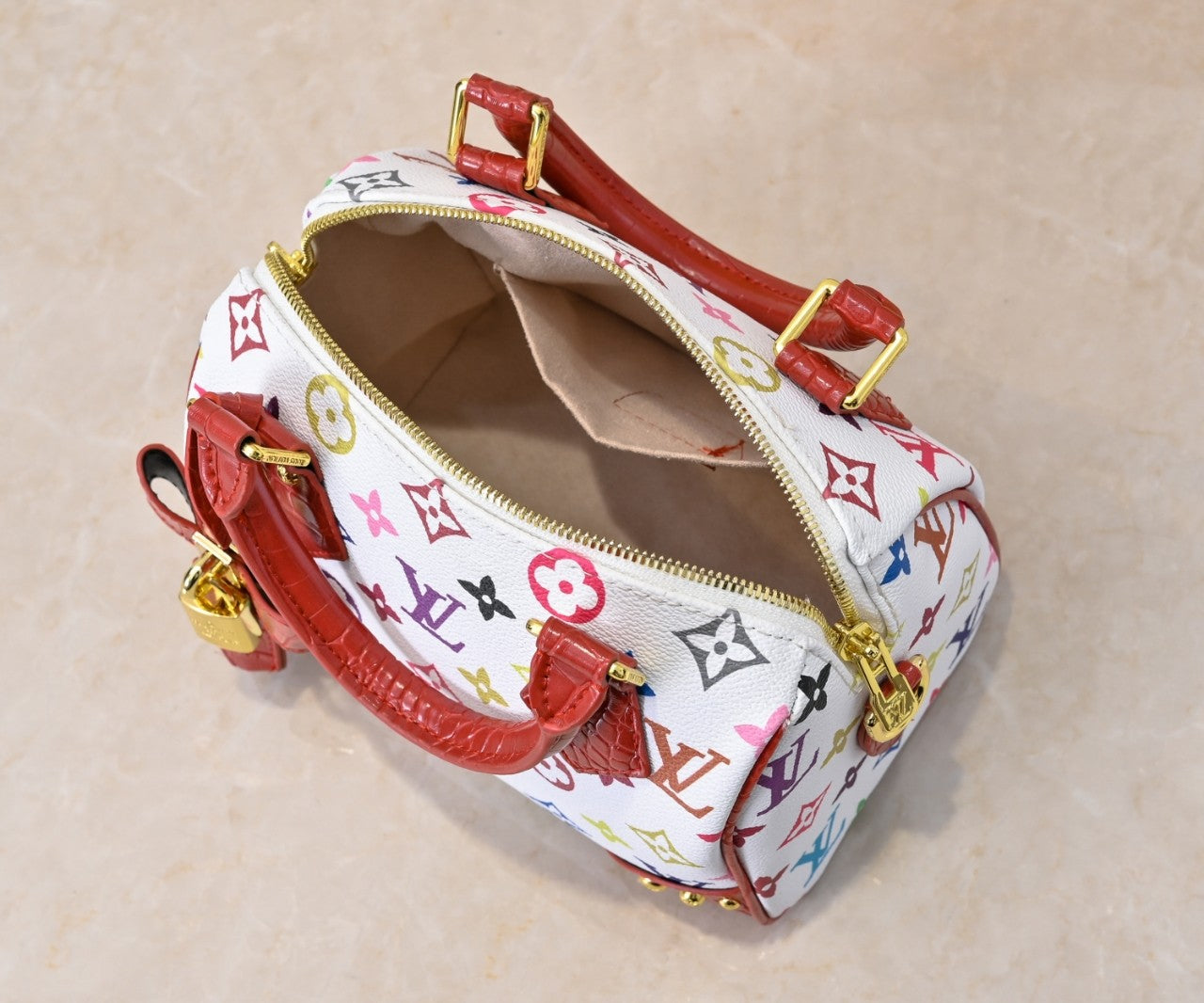 155NE75BDE Stylish leather bag