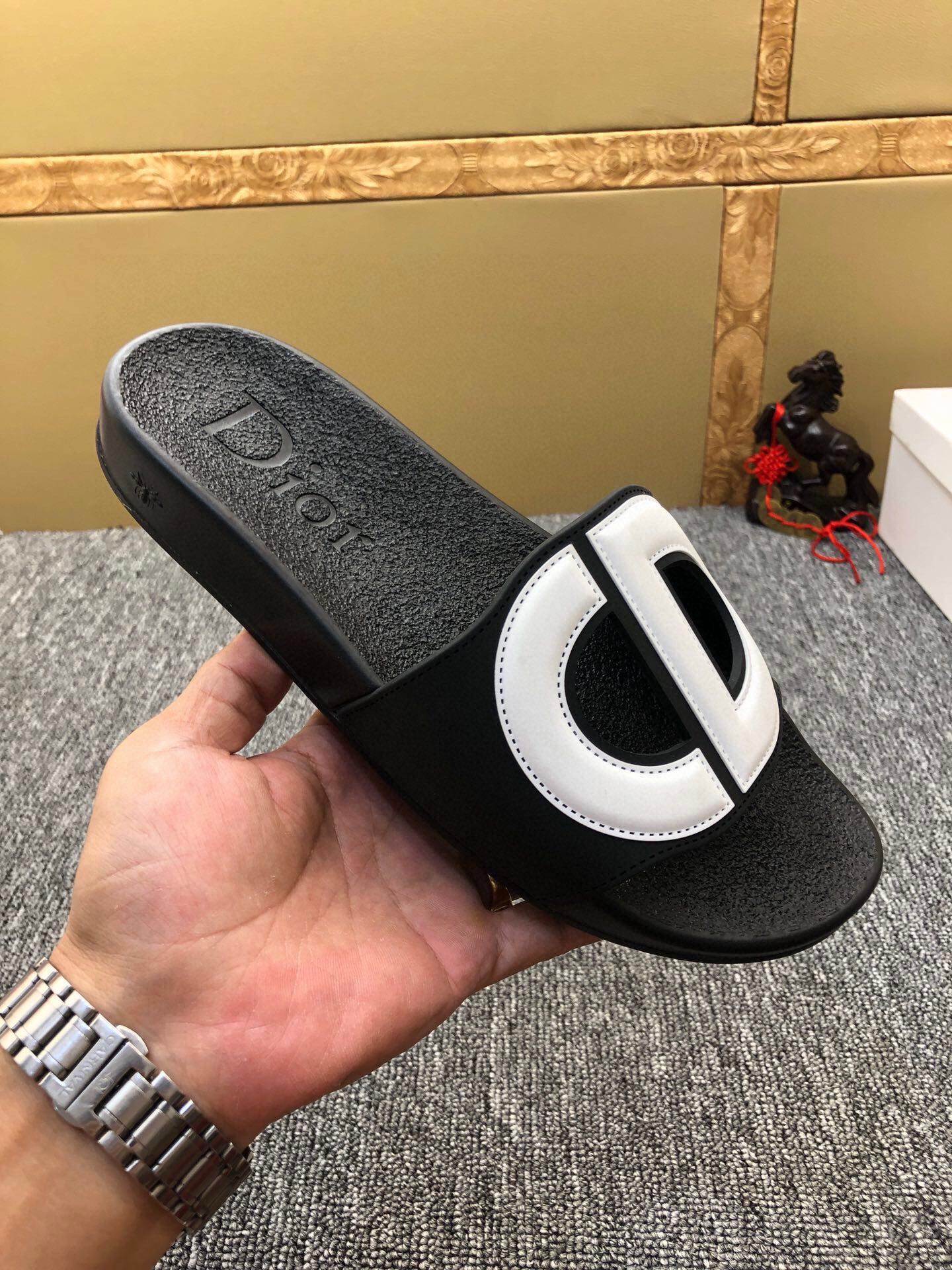 54D51ZDE Stylish slippers