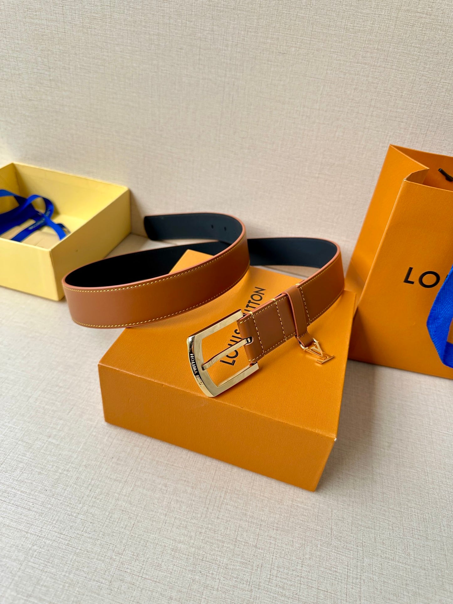 1WE160PDE Stylish High quality belt With full package