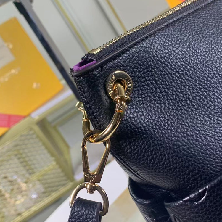 2E70BDE Stylish leather bag