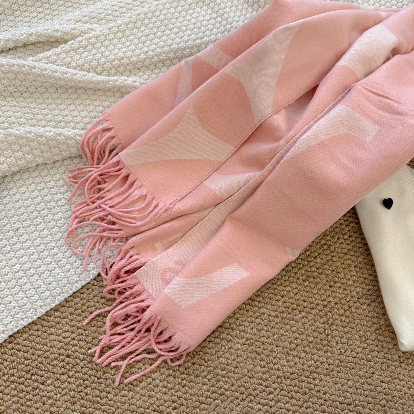 185ZE66WDE Stylish Winter Scarves