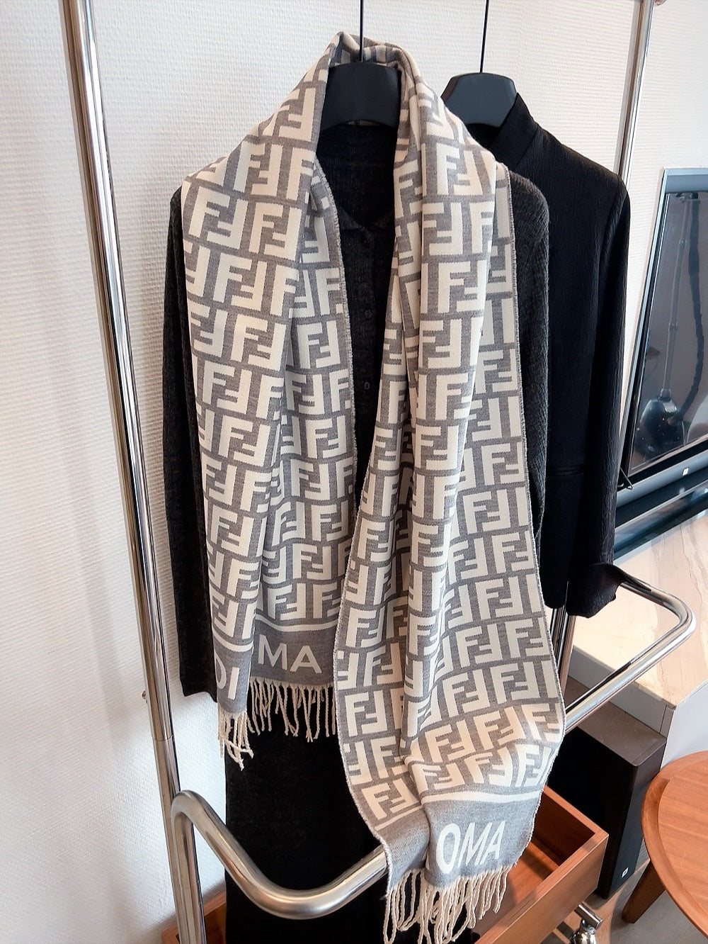 185ZF12WDE Stylish Winter Scarves