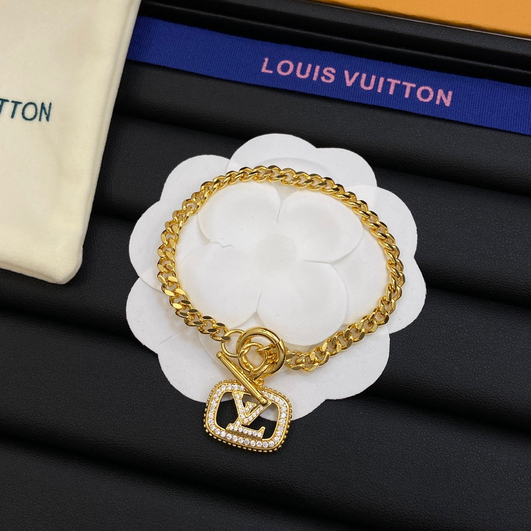 1NE216XDE Stylish Necklaces