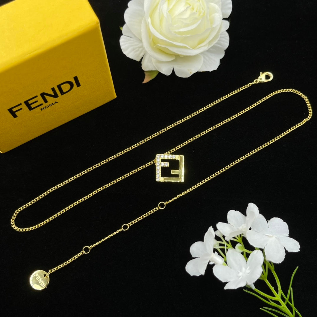 14F975XDE Stylish Necklaces
