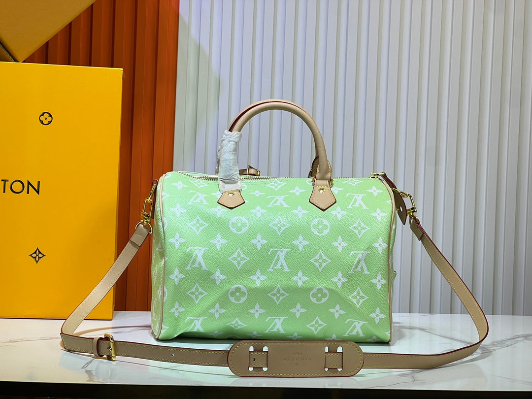 155XE17BDE Stylish leather bag