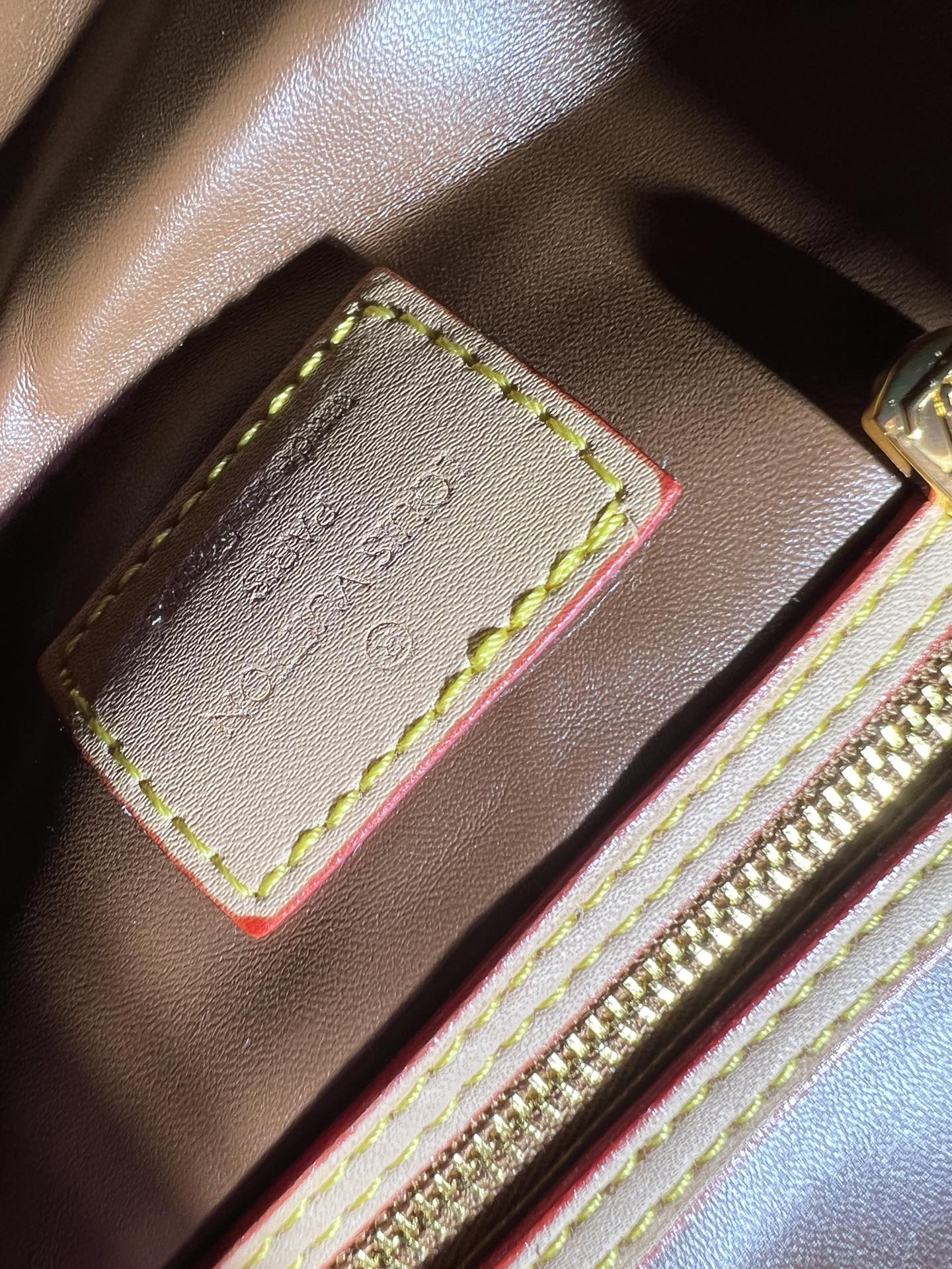 155XE16BDE Stylish leather bag