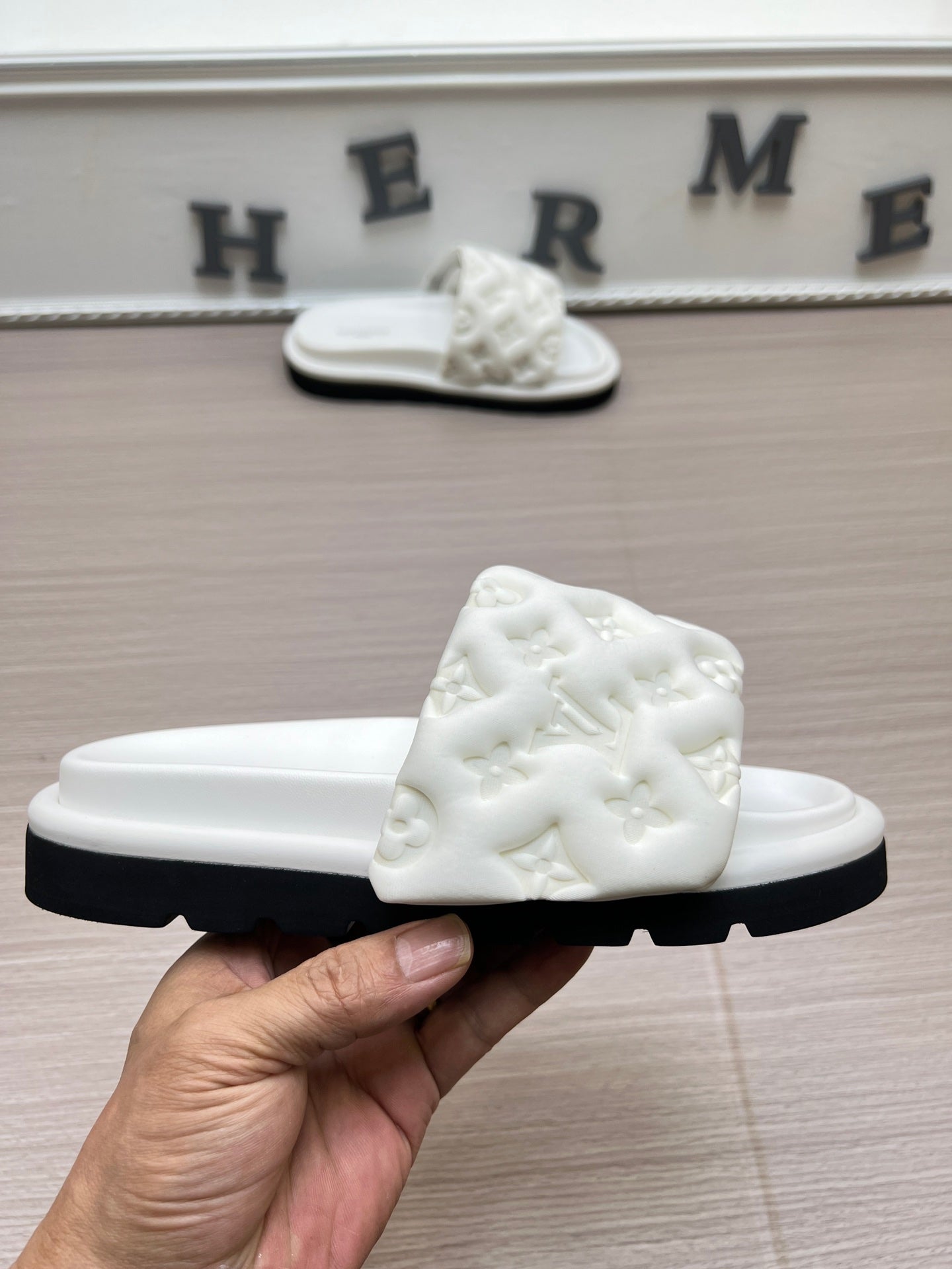 5YE154ZDE Stylish Slippers