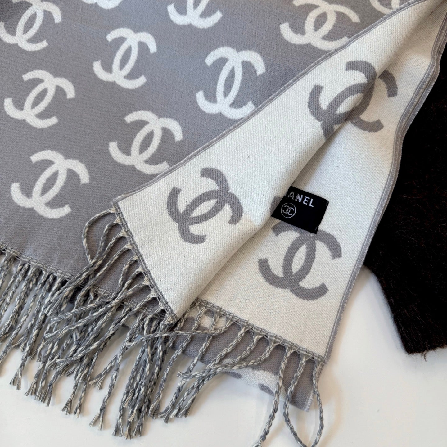 185ZC72WDE Stylish Winter Scarves