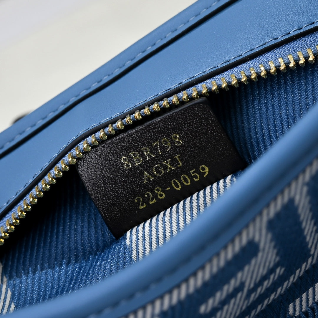15RF7BDE Stylish leather bag