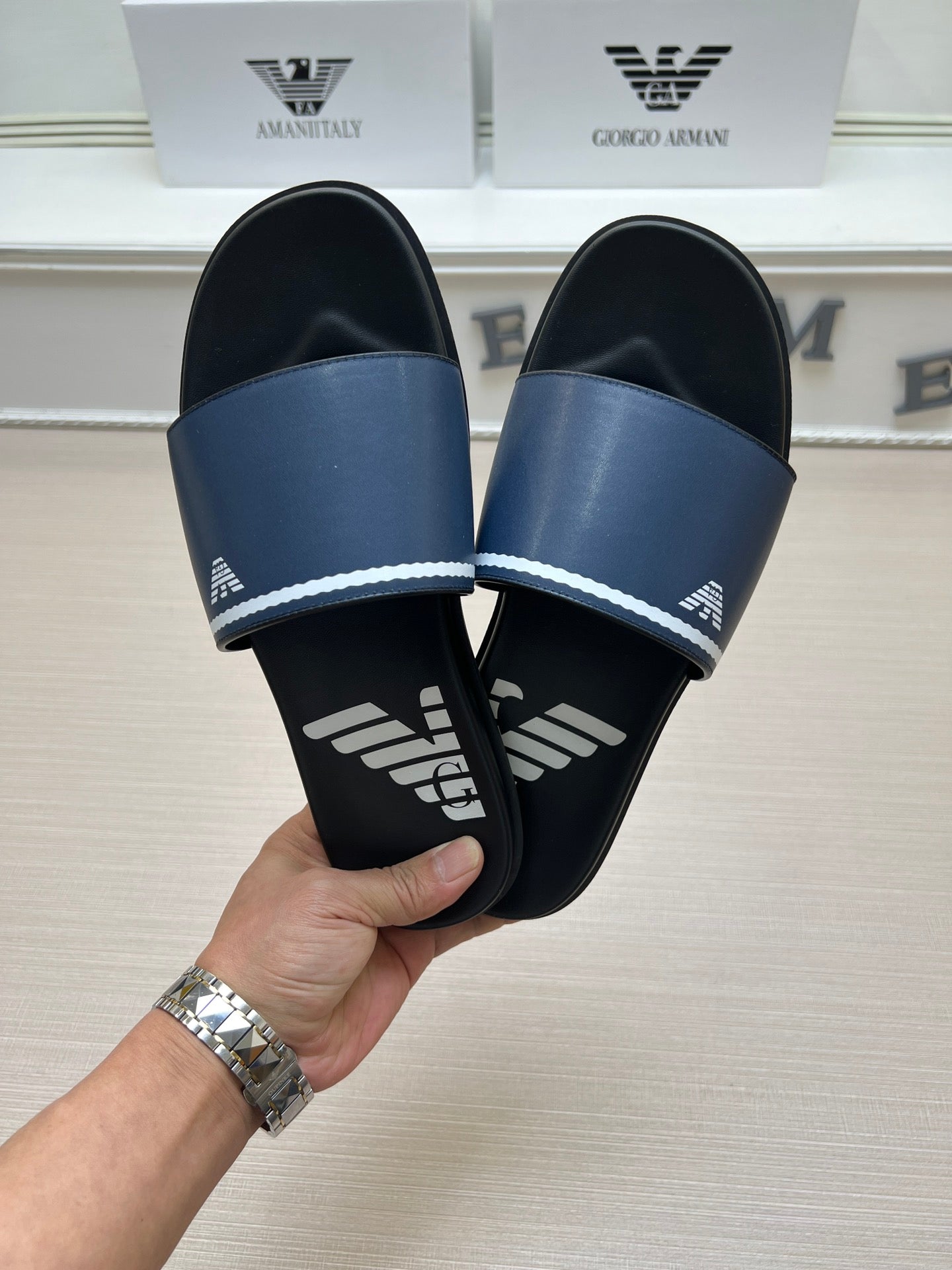 54A104ZDE Stylish slippers