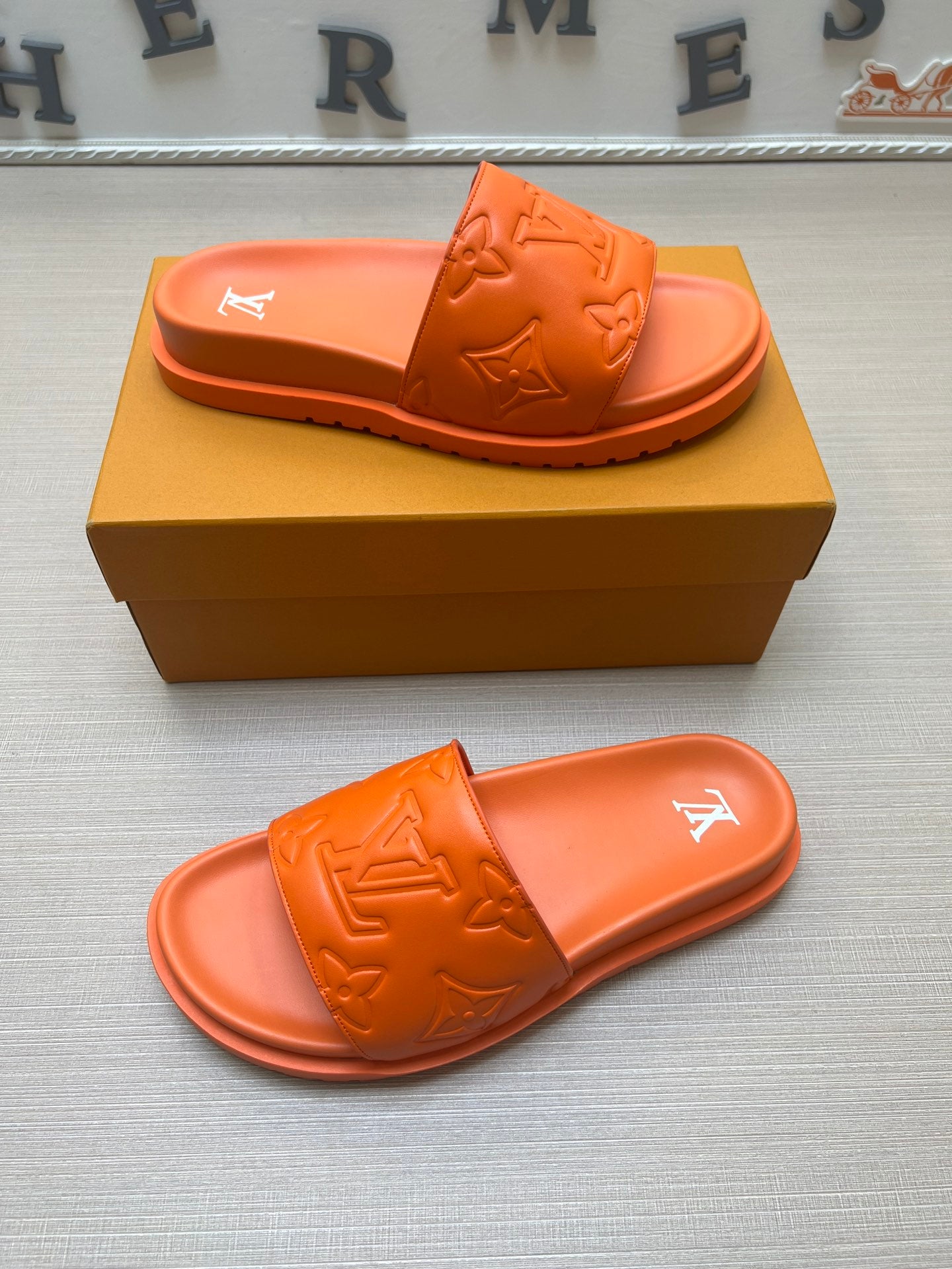 54E3ZDE Stylish slippers