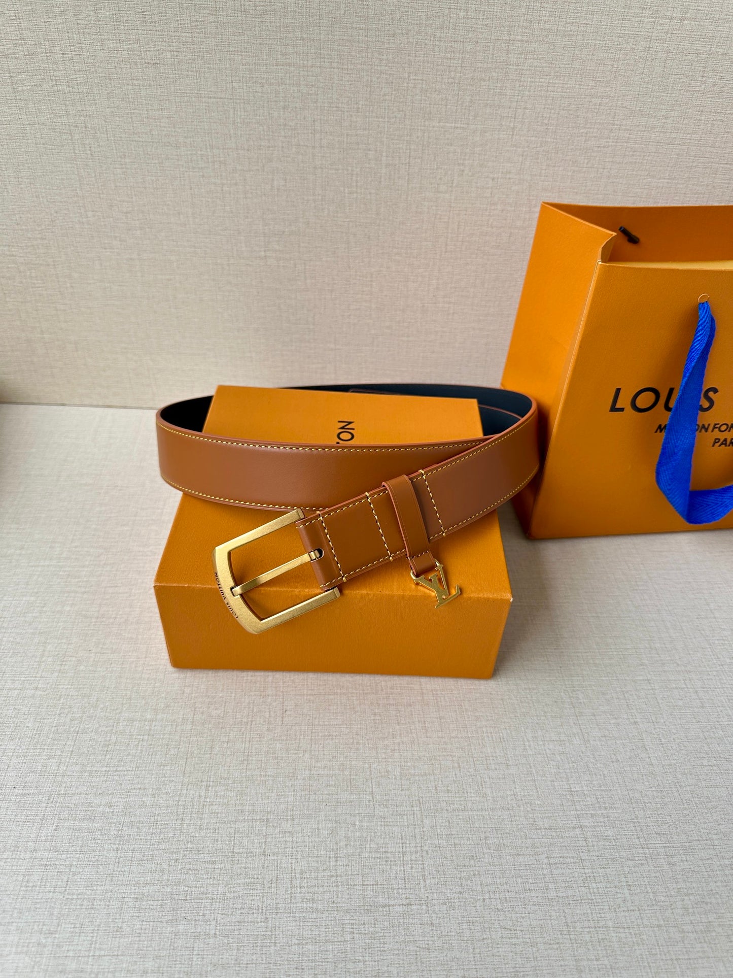 1WE160PDE Stylish High quality belt With full package