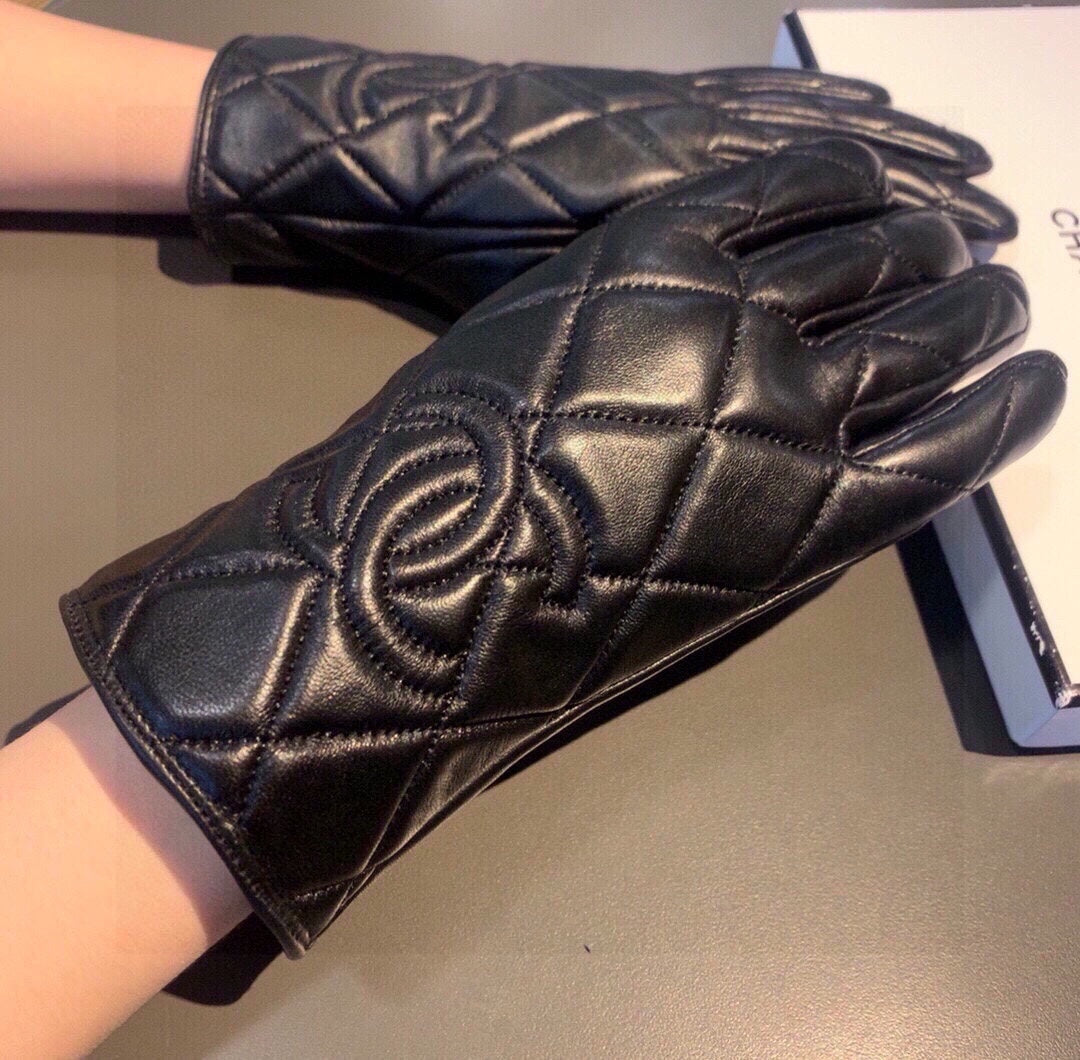 14C14SDE Stylish sheepskin gloves