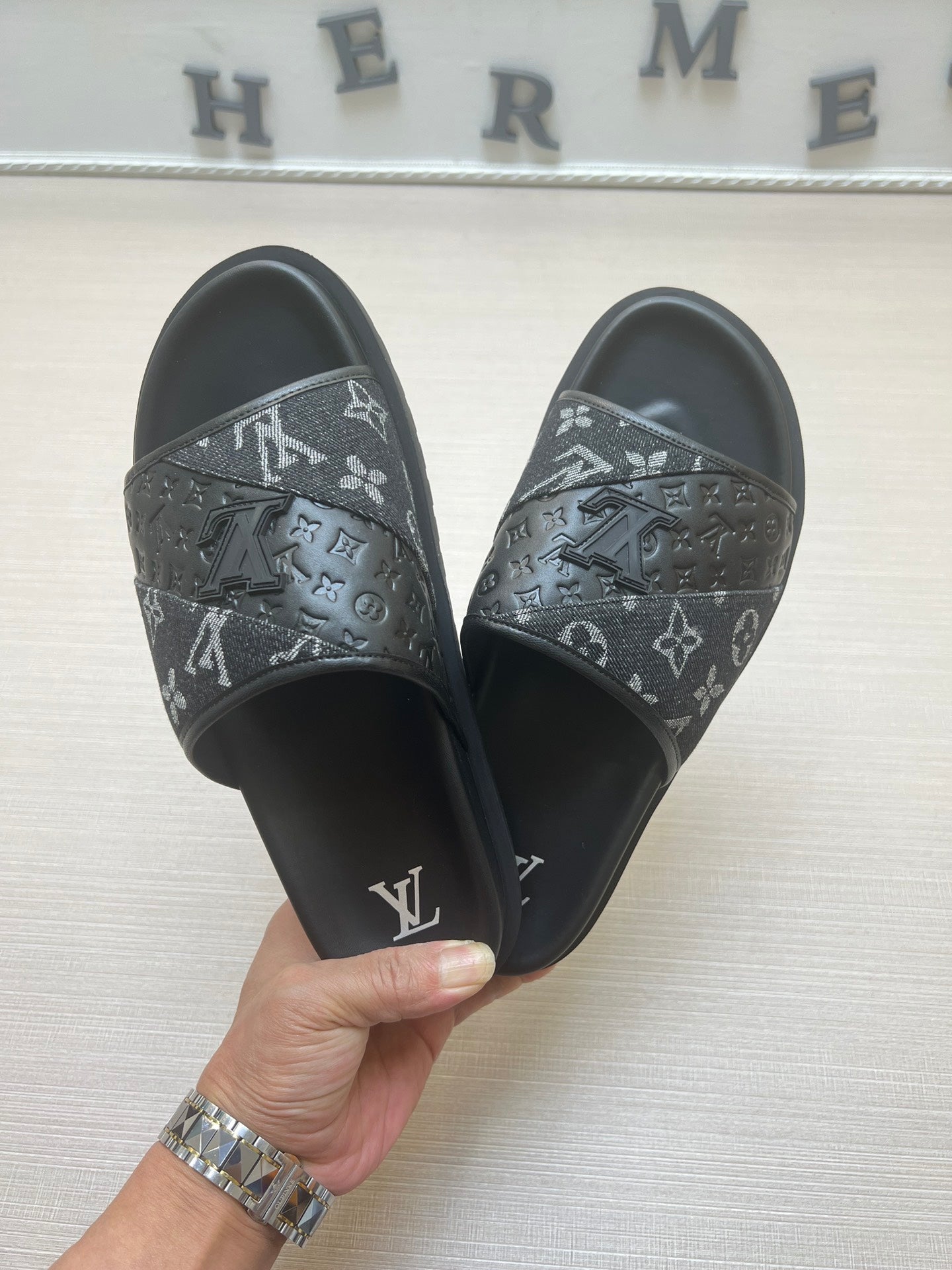 54E2ZDE Stylish slippers