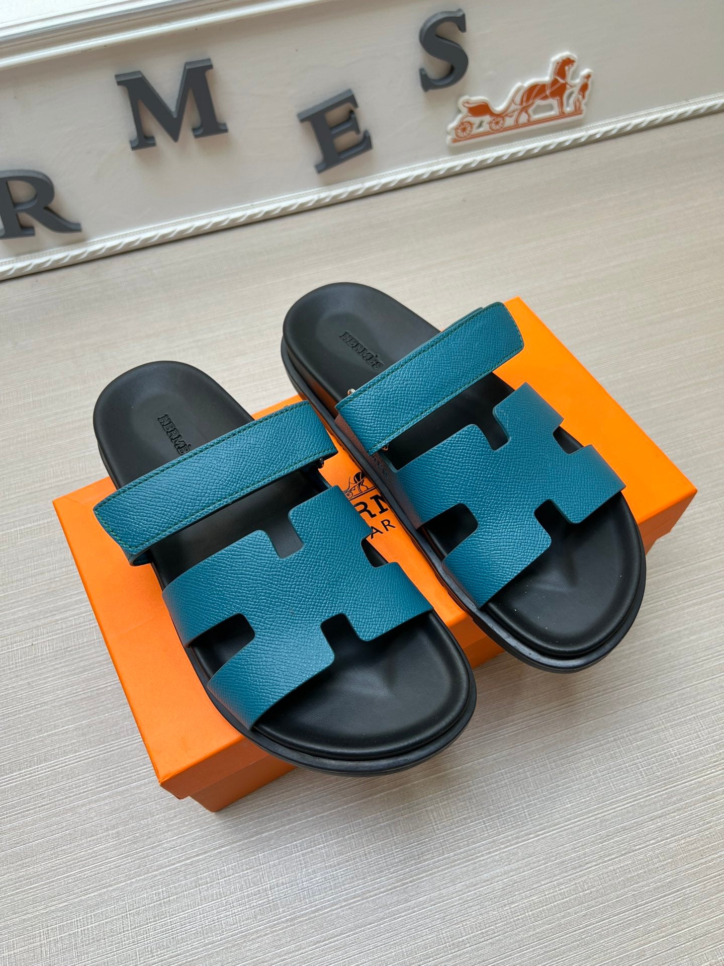 54H1ZDE Stylish slippers