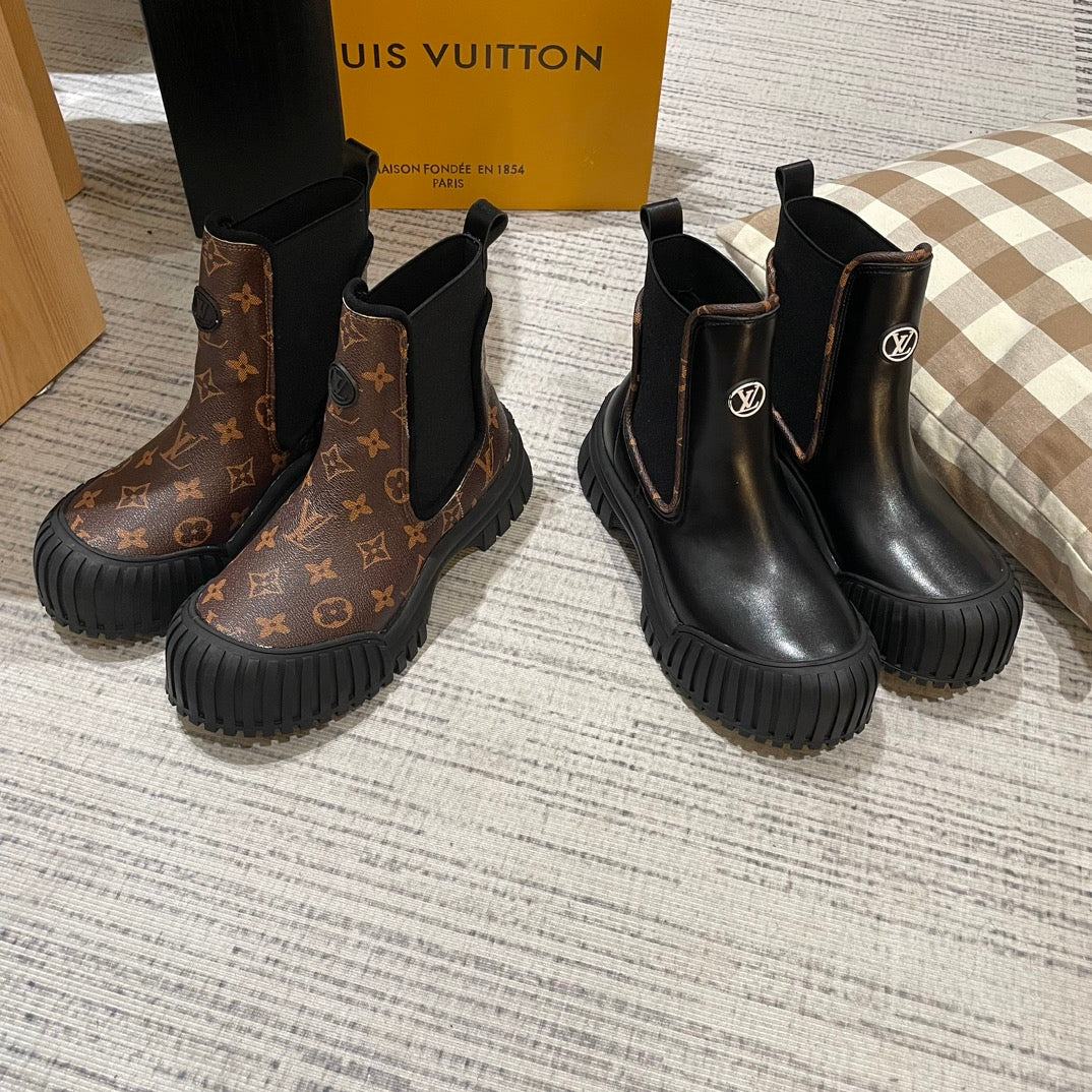 1JE8ZDE Stylish leather boots